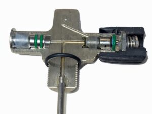 Säiliön pullonventtiilin huolto