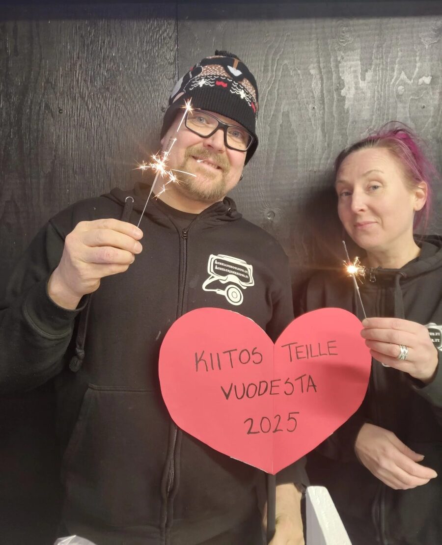 Teemu ja Tanja kiittää asiakkaita