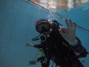 Tanja allassukelluksella