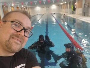 Teemu kouluttaa sukeltamista