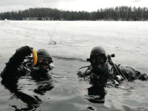 Teemu avantosukeltamassa